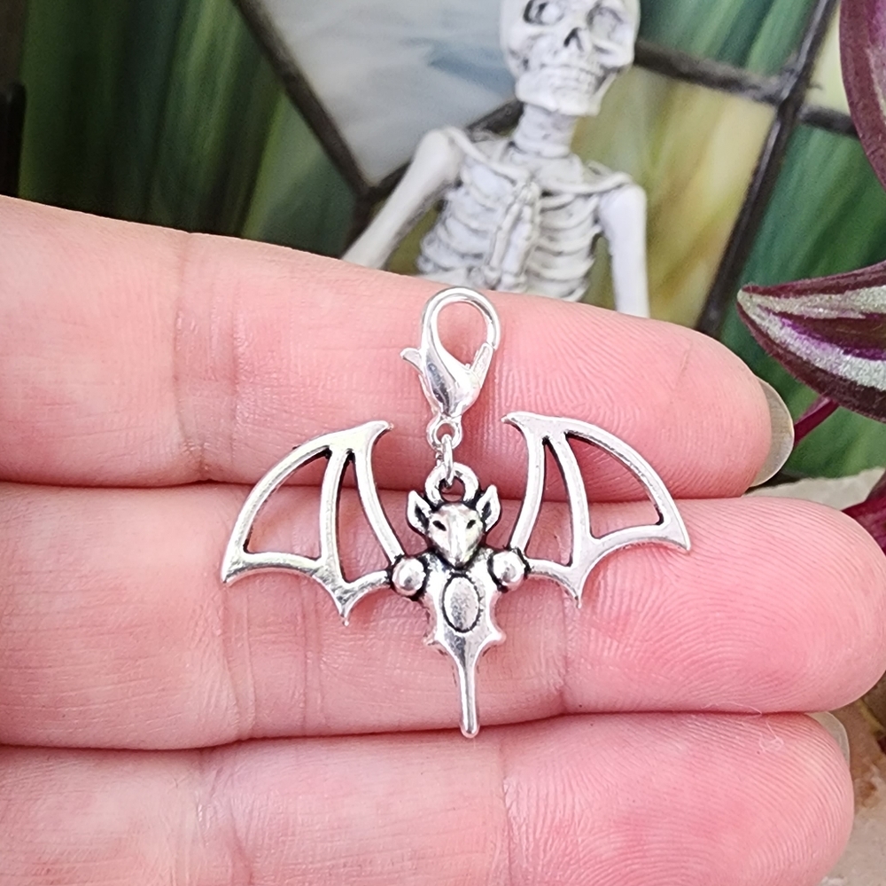 5/$25 Large BAT Charm ~Vampyre~Goth~Horror~Dracula~Occult~Vampire~Witchy~Gothic